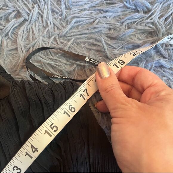 Tadashi Collection Black Silk Dress Pleated Waist & Flowing Skirt Size 8 P - Picture 5 of 6